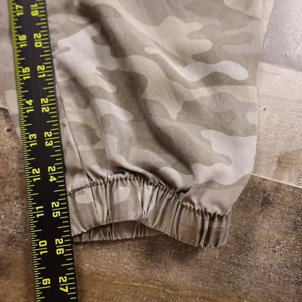 American Eagle Outfitters Women’s Size Medium Camo Cargo Jogger Pants 26" Inseam - Picture 4 of 10